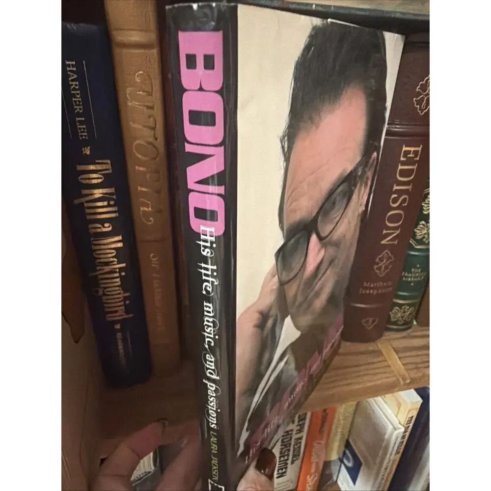 Bono: His Life, Music and Passions by‎ Laura Jackson